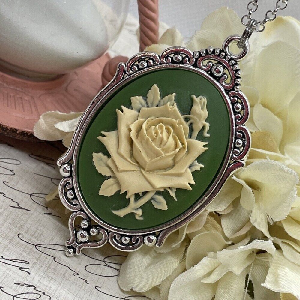 St Patricks Day Irish Silver Cameo Rose Easter Necklace Rose Green Wedding 22$